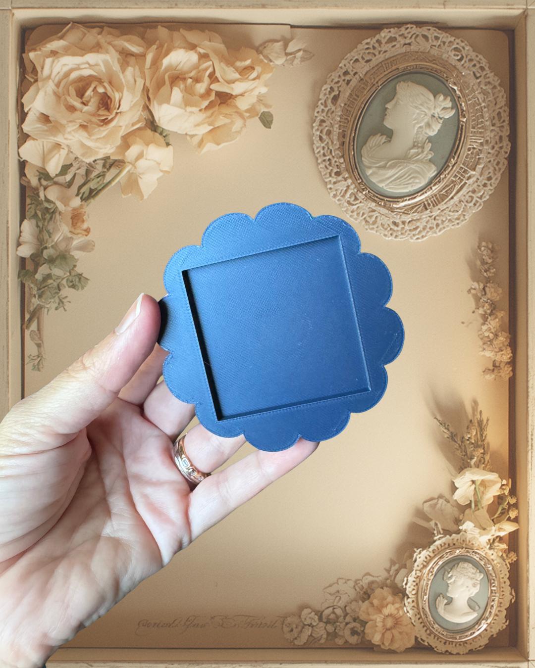 Scalloped Mini Frame